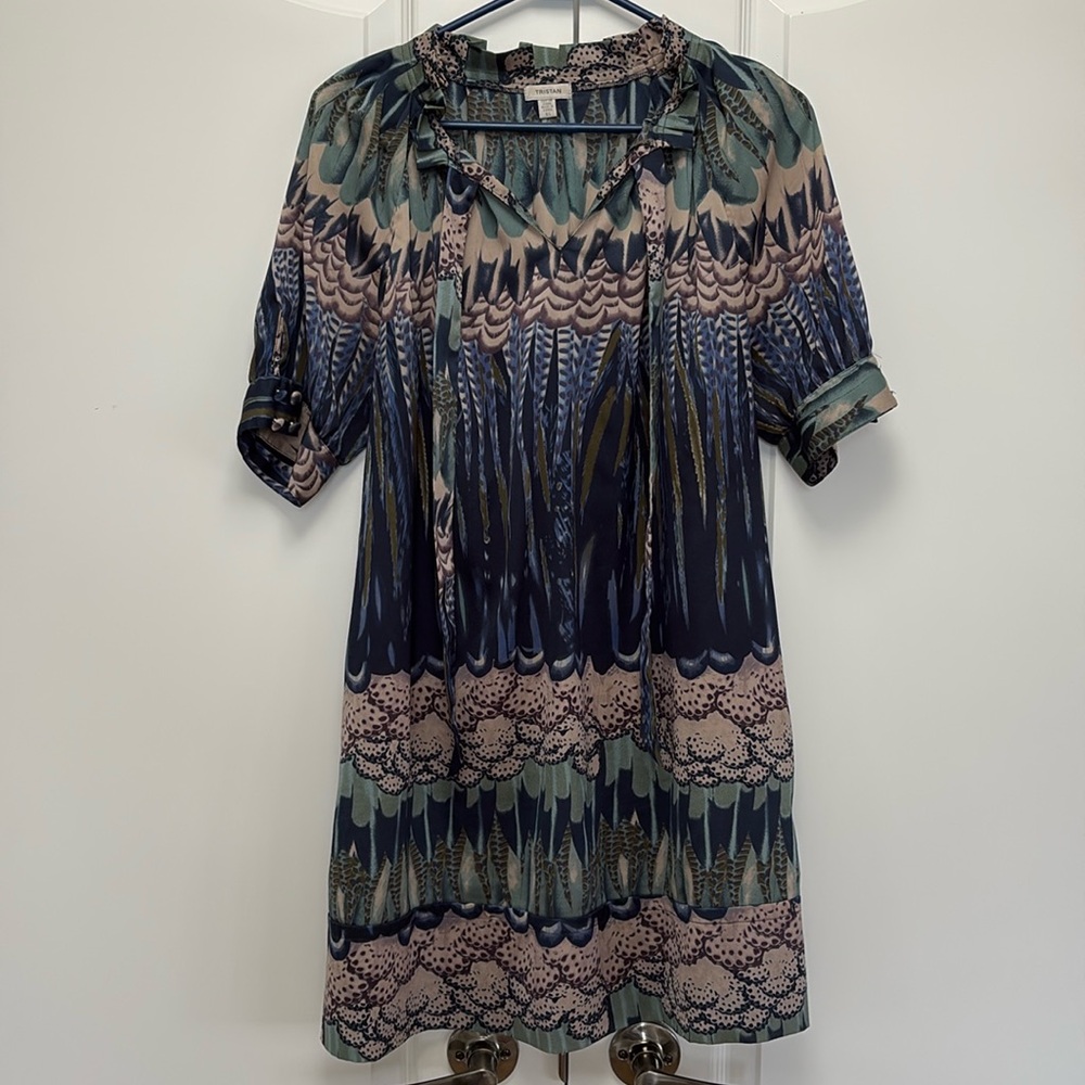 Tristan short mini light dress with cap sleeves. Size L